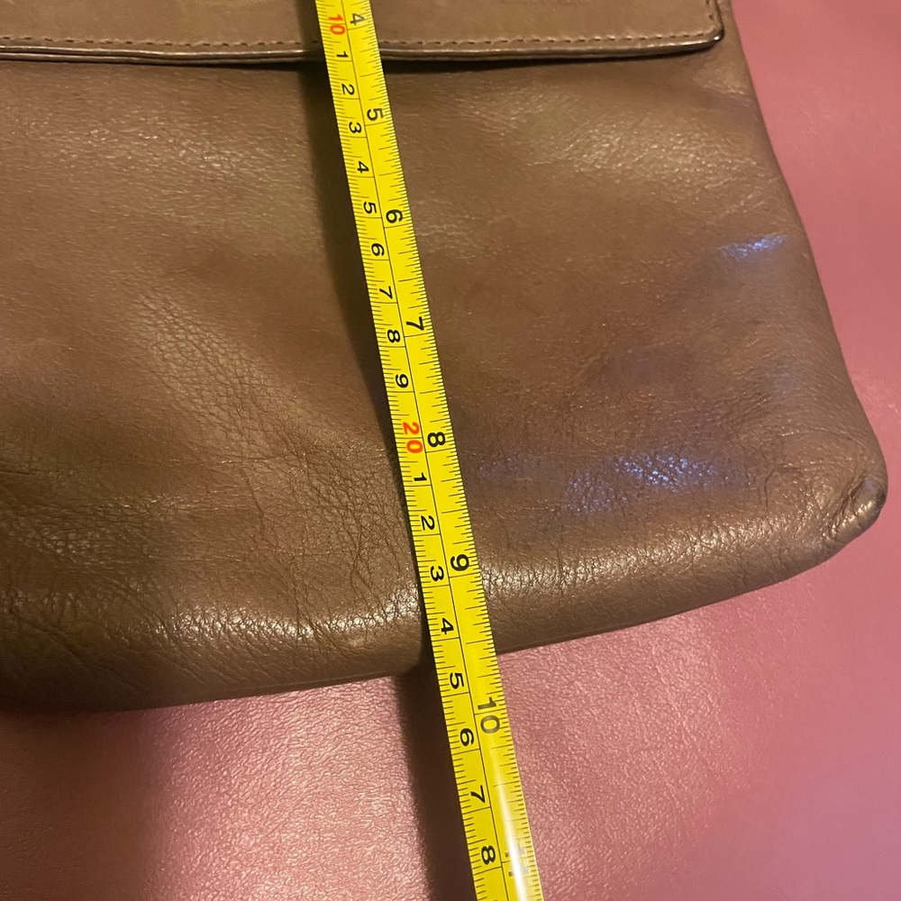 Walter Moretti Italian Leather Crossbody - Picture 15 of 15